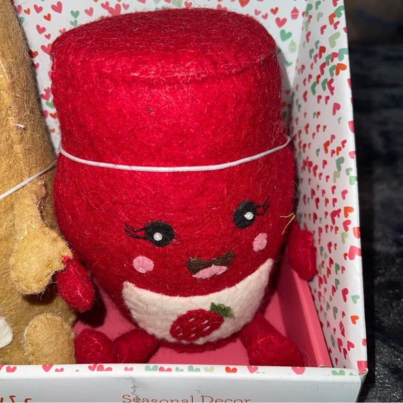 Love & Cupcakes Valentines Decor - Picture 5 of 8